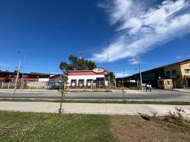 Excelente propiedad comercial (139560)