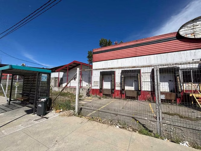 Excelente propiedad comercial (139560)