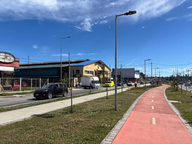 Excelente propiedad comercial (139560)