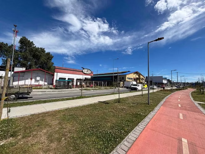 Excelente propiedad comercial (139560)