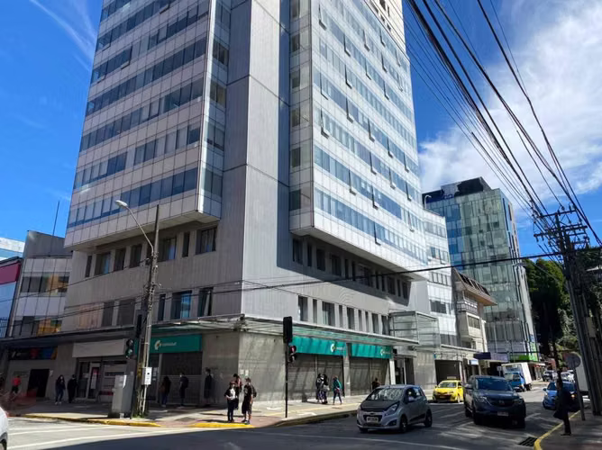 Oficina en Edificio de CCHC (139572)