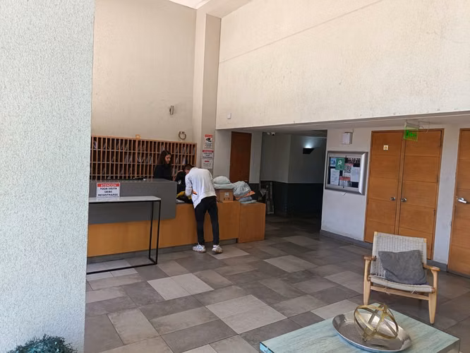 Acogedor departamento a pasos del Metro Lo Ovalle - Imagen 2