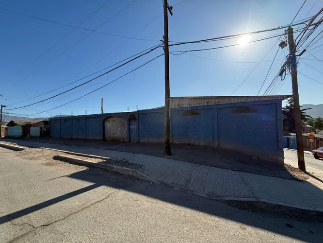 Se Vende Amplia Casa Esquina sector Manuel Rodríguez