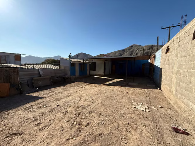 Se Vende Amplia Casa Esquina sector Manuel Rodríguez