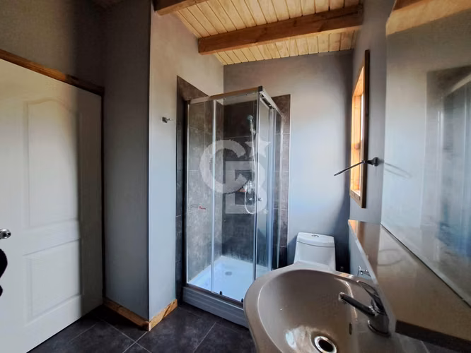 Oportunidad! Dos casas amobladas en entorno insuperable