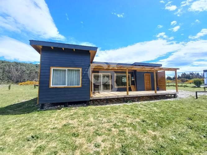 Oportunidad! Dos casas amobladas en entorno insuperable