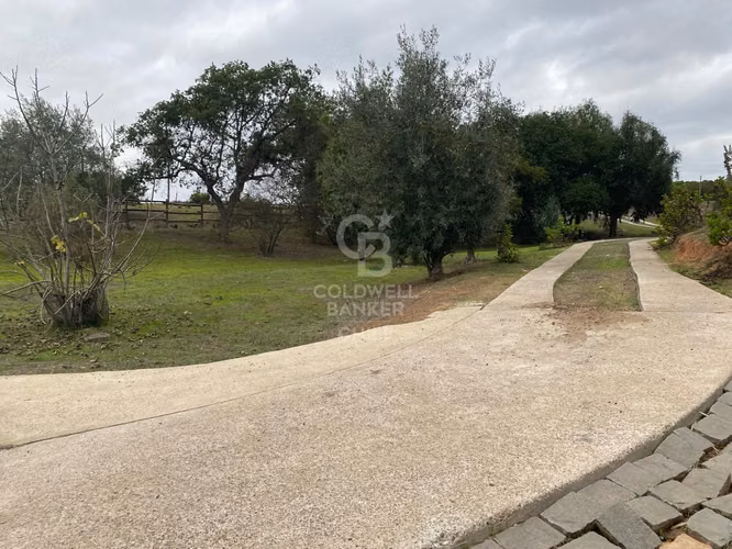 Venta Parcela Exclusiva con amplios jardines