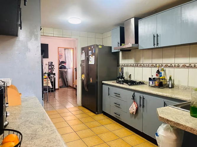 Venta hermosa casa regularizada en sector Radio El Morro