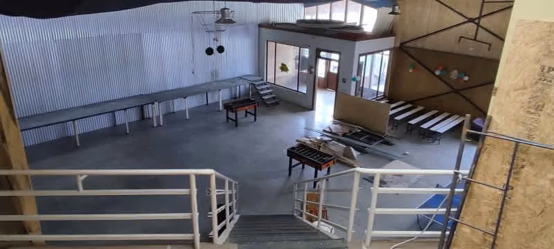 Venta Edificio y amplio terreno