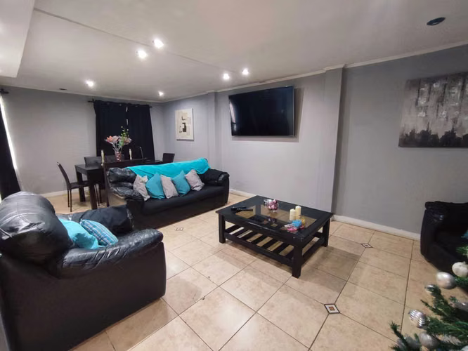 Casa esquina remodelada para venta (140007) - Imagen 6