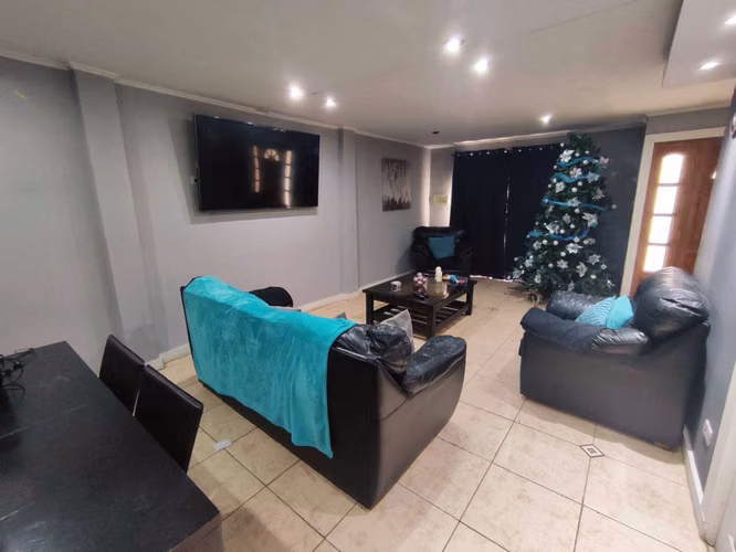 Casa esquina remodelada para venta (140007) - Imagen 9