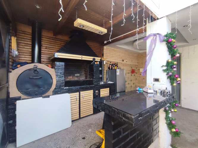 Casa esquina remodelada para venta (140007) - Imagen 19