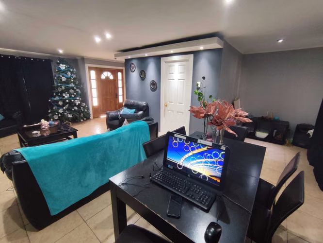 Casa esquina remodelada para venta (140007) - Imagen 8