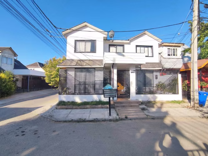 Casa esquina remodelada para venta (140007) - Imagen 4