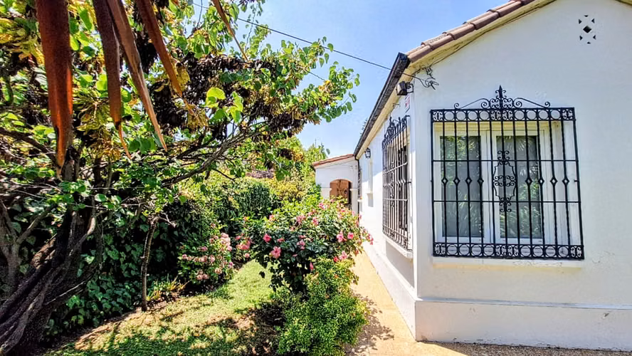 Se Arrienda Hermosa Casa con 1.200 m2 de Terreno en Ñuñoa