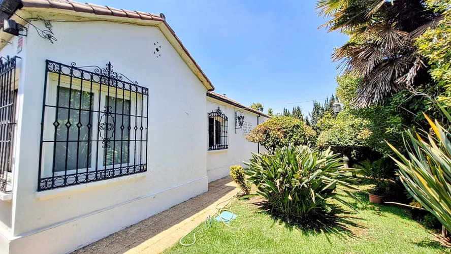 Se Arrienda Hermosa Casa con 1.200 m2 de Terreno en Ñuñoa