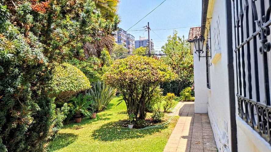 Se Arrienda Hermosa Casa con 1.200 m2 de Terreno en Ñuñoa
