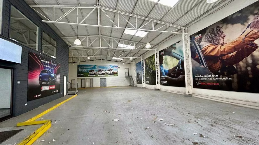 Amplio Local Comercial en Excelente Zona (140094)