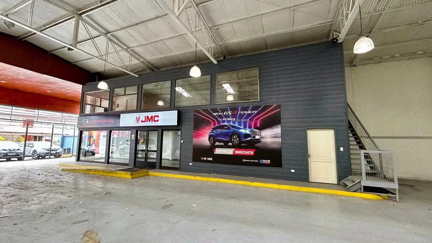 Amplio Local Comercial en Excelente Zona (140094)