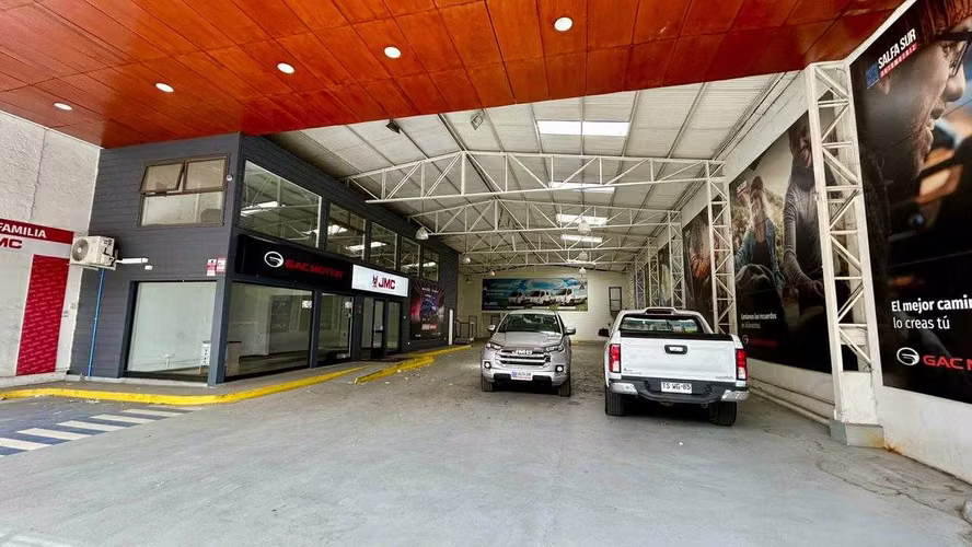 Amplio Local Comercial en Excelente Zona (140094)