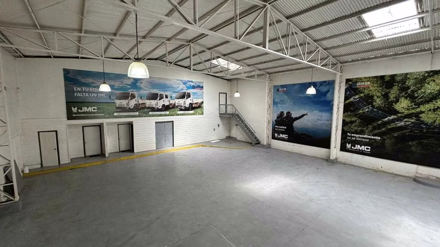 Amplio Local Comercial en Excelente Zona (140094)
