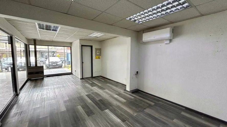 Amplio Local Comercial en Excelente Zona (140094)
