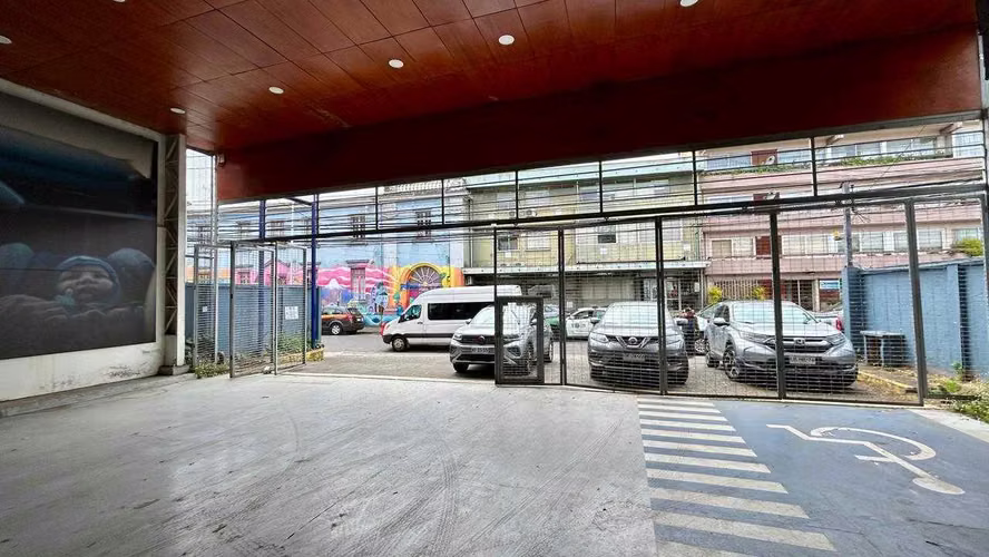 Amplio Local Comercial en Excelente Zona (140094)