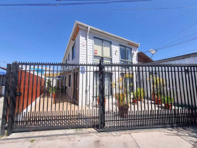 Amplia casa 4d/3b en barrio tranquilo (140215)