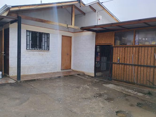 CASA REGULARIZADA CON LOCAL COMERCIAL– Sector El Principal, Pirque