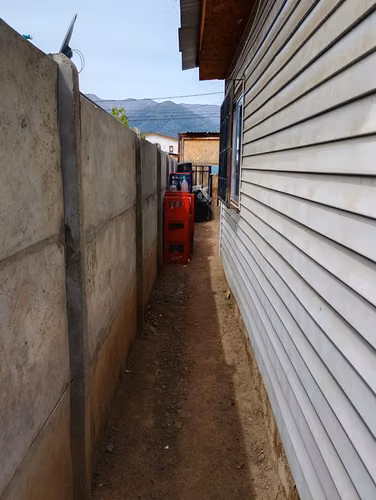 CASA REGULARIZADA CON LOCAL COMERCIAL– Sector El Principal, Pirque