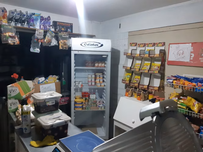 CASA REGULARIZADA CON LOCAL COMERCIAL– Sector El Principal, Pirque