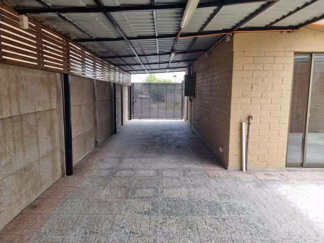 Moderno barrio de los Maitenes (140603)