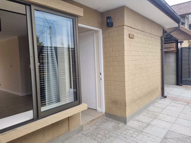 Moderno barrio de los Maitenes (140603)