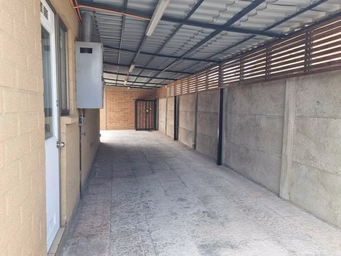 Moderno barrio de los Maitenes (140603)
