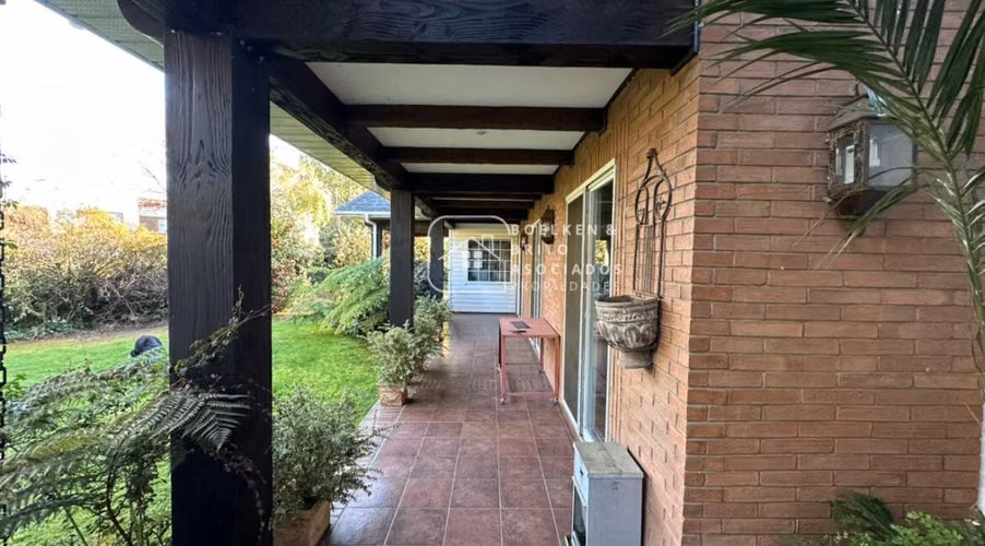 Moderna Vivienda Cerca de Colegios y Servicio (140622)