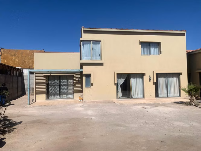 PROPIEDAD CORPORATIVA EN ARRIENDO – VILLA ATACAMA, CALAMA