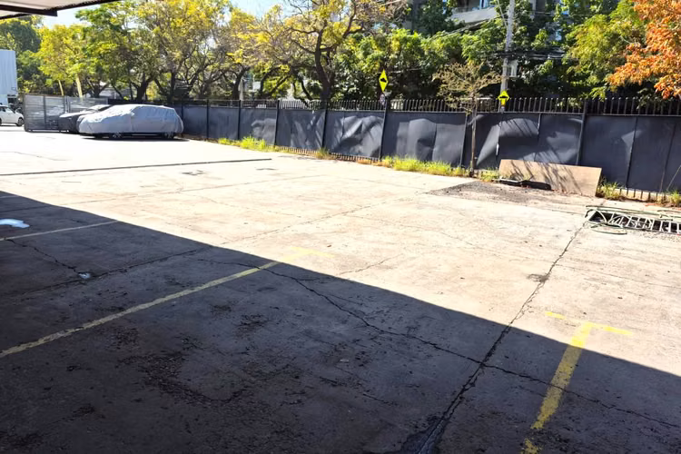 Amplio Terreno en Arturo Ureta, Vitacura! (140745)
