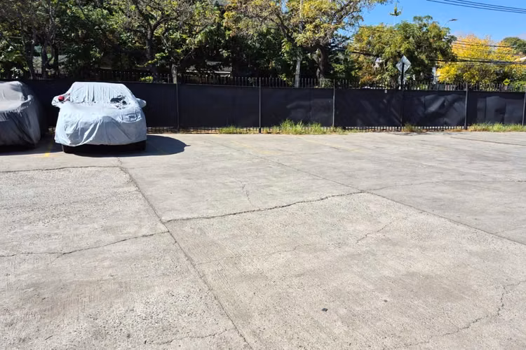 Amplio Terreno en Arturo Ureta, Vitacura! (140745)