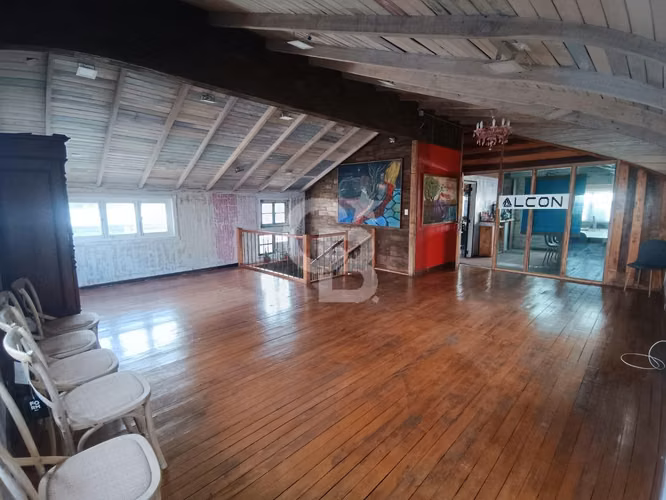 Gran Propiedad Comercial en Av Colón