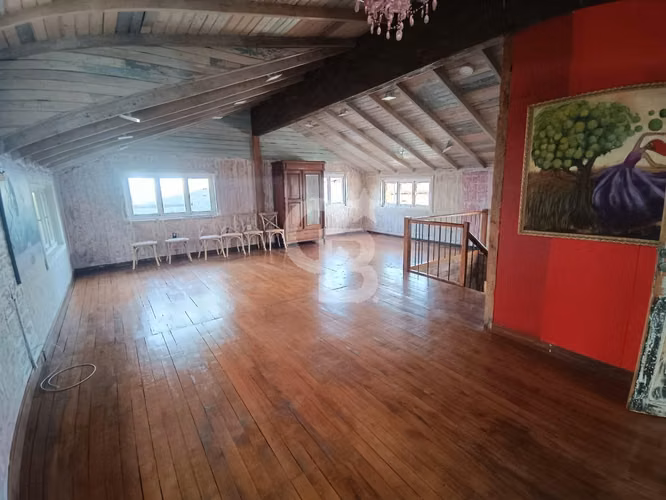 Gran Propiedad Comercial en Av Colón