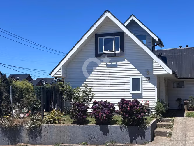 En venta casa ampliada en sector residencial