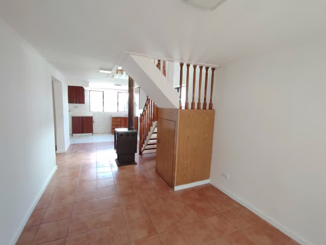 Vendo Casa en Chillán, Sector Los Puelches, 4 dormitorios, 2 baños, Sala Estar, Excelente ubicación