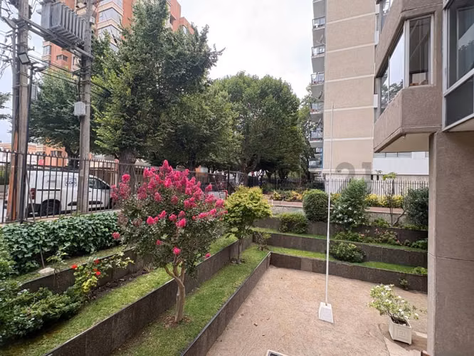 Se vende céntrico departamento en sector Poniente