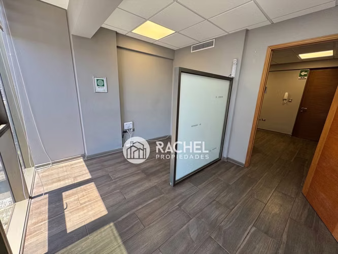 EN VENTA LUMINOSA OFICINA - EDIFICIO UNO K - Imagen 4