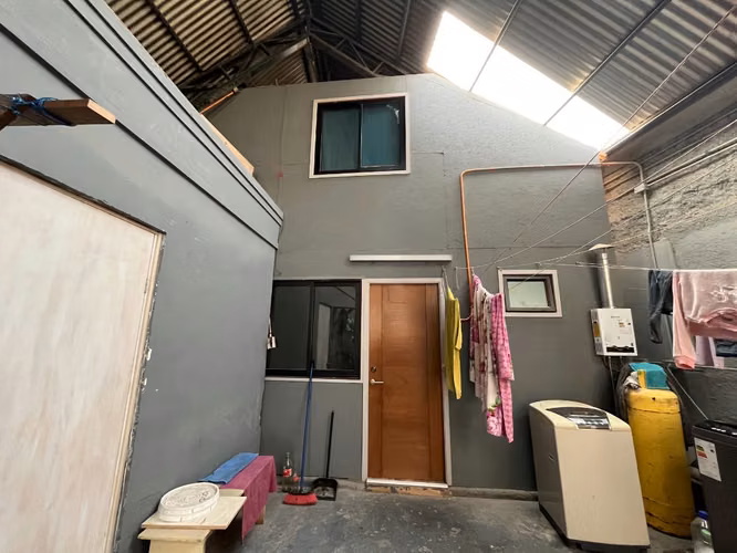Inmueble Comercial Con Construcciones Habitacionales