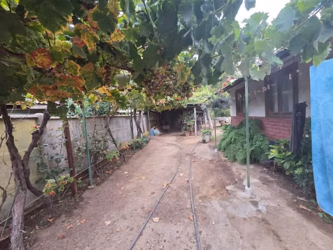 Se Vende Casa con Amplio terreno Limache