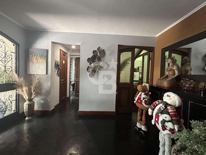 Maravillosa casa a pasos colegio Newland, calle segura