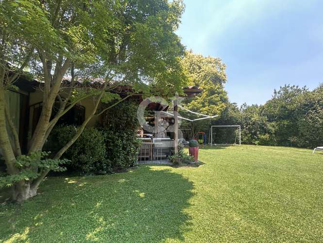 Maravillosa casa a pasos colegio Newland, calle segura
