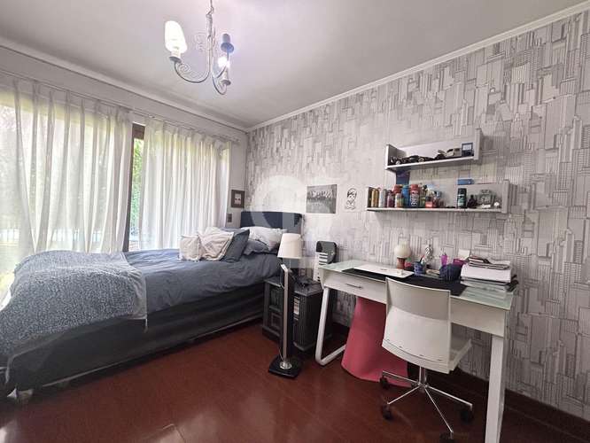 Maravillosa casa a pasos colegio Newland, calle segura