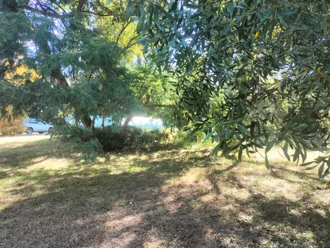 VENTA PARCELA CON CASAS Y ORILLA DE RÍO (141537)
